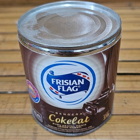 

Susu cokelat Kaleng Bendera Frisian Flag warna Cokelat.