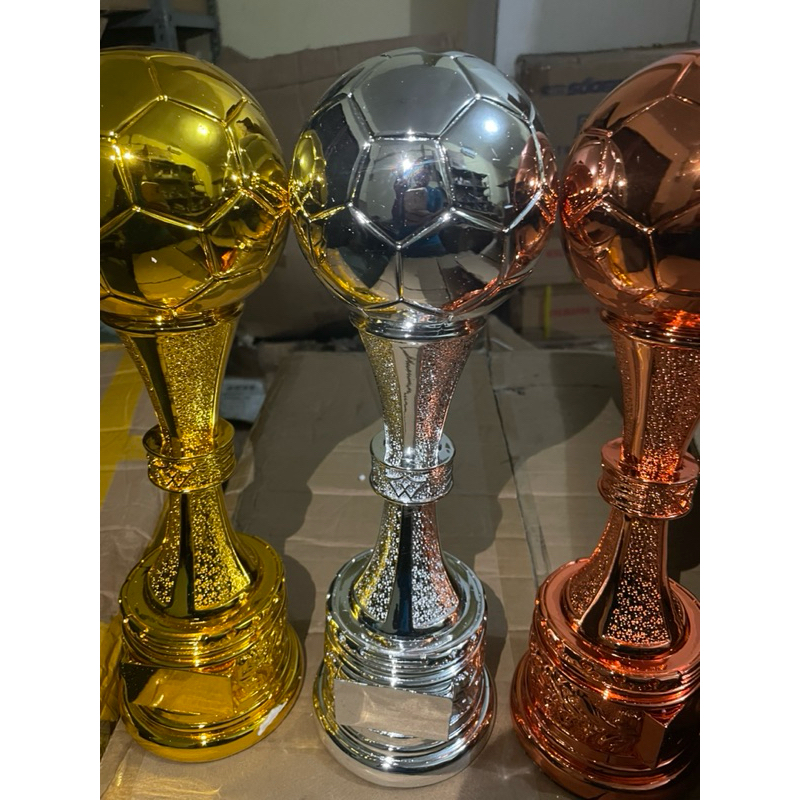 Piala metal bola bagus 38 cm throphy bergilir juara