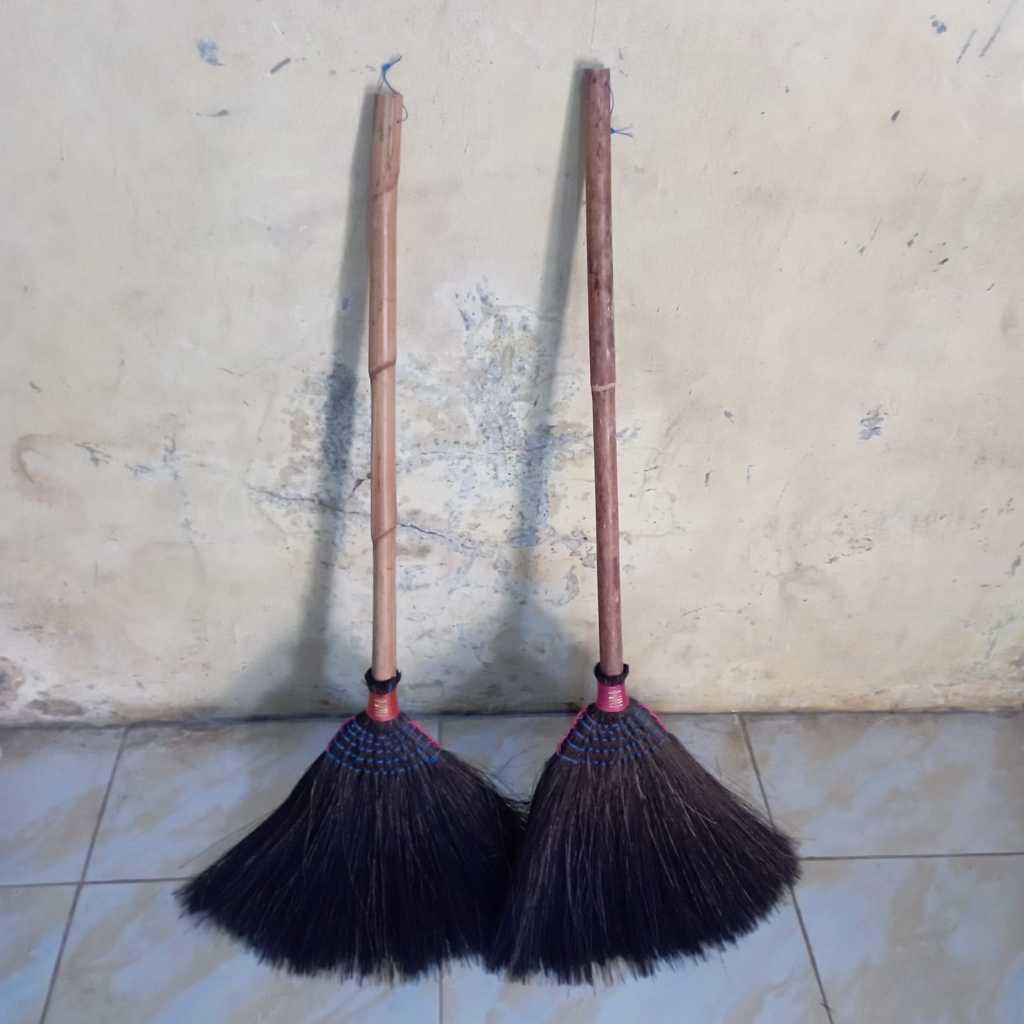 Sapu lantai ijuk penjalin JM / sapu ijuk hitam gagang rotan JM / sapu penjalin JM / sapu ijuk JM / s