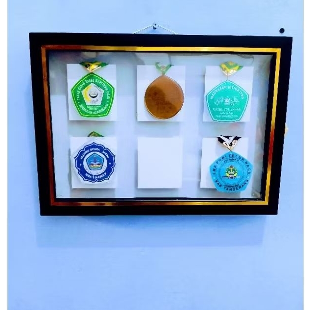 Bingkai Medali/ Frame Medali Modern