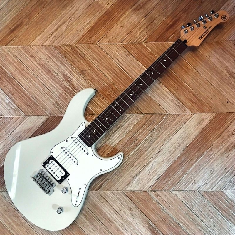 Yamaha Pacifica 112 V Vintage White