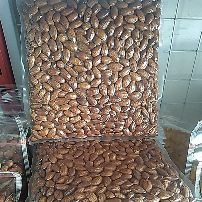 

Kacang Almond Kupas 1kg / Kacang Almond / Kacang Almond Ori