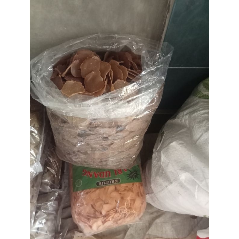 

KERUPUK TERASI ASLI Krupuk Tiga Berlian Mentah Coklat Rasa Bawang Gurih Enak Renyak Murah 250 gr