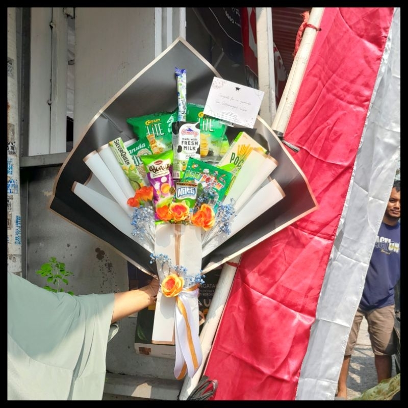 

READY STOCK SNACK BOUQUET / BUKET SNACK WISUDA, ULANG TAHUN, SIDANG