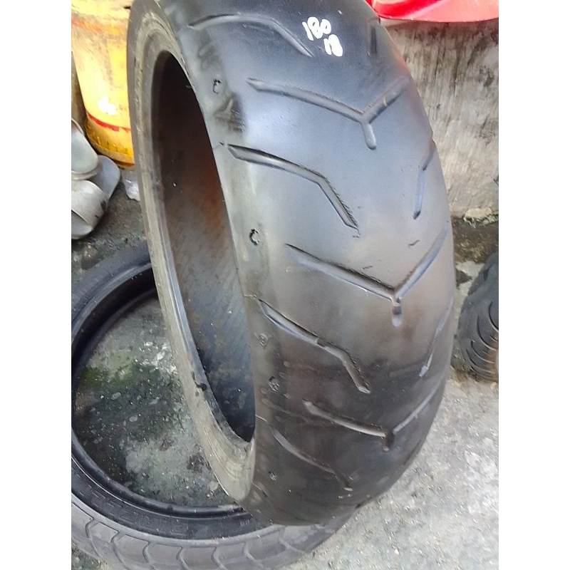 Ban bekas moge Dunlop 180 55 18 bukan ukiran atau vulkanisir