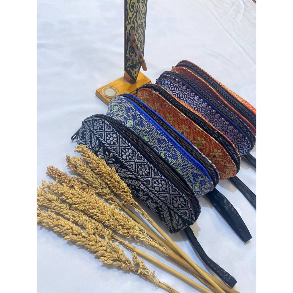 

Yoko Songket - Tempat Pensil Songket Berbagai Macam Warna dan Motif