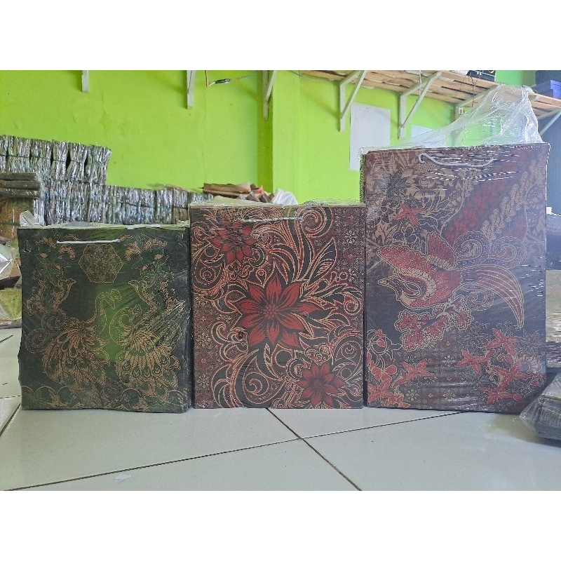 

Papperbag Tas Souvenir Motif Merak Tali