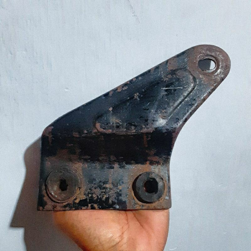 Breket dudukan knalpot suzuki trs