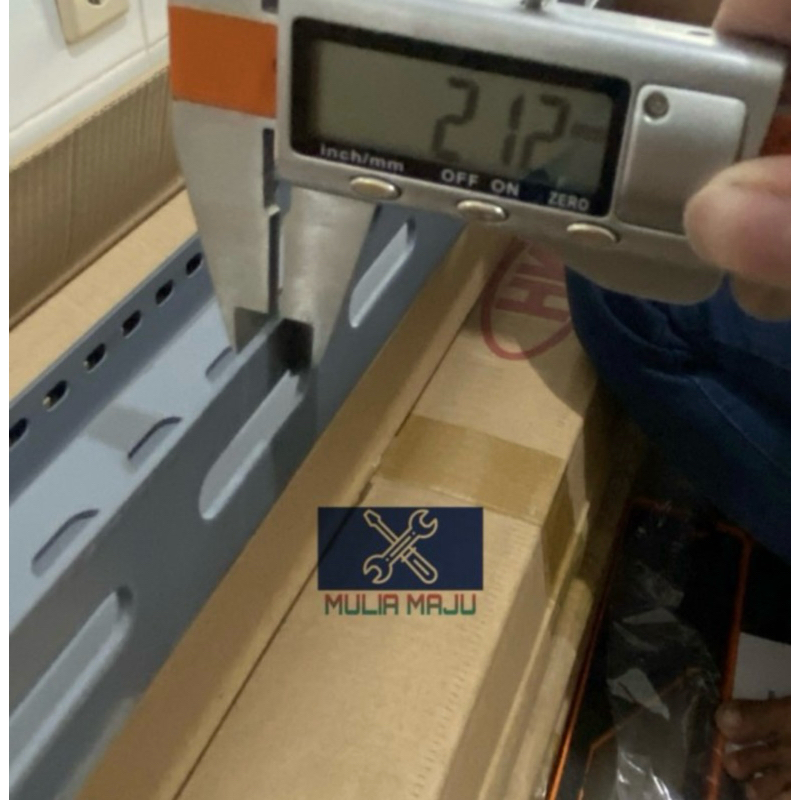 Rak siku lubang besi /Besi Siku Lubang TEBAL Full 2.1mili panjang 3meter /BESI BOLONG 2mili