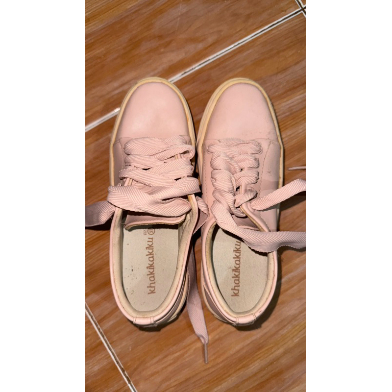 PRELOVED SEPATU KHAKIKAKIKU
