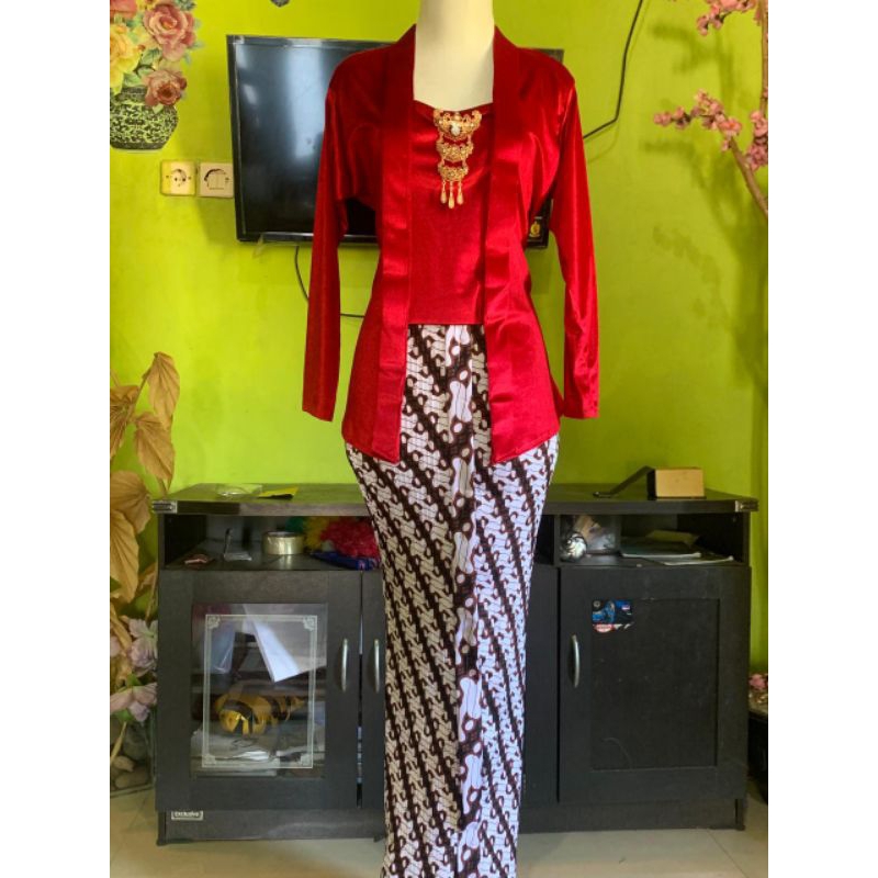 SETELAN KEBAYA BLUDRU KUTUBARU+BAWAHAN BATIK FREE BROSS
