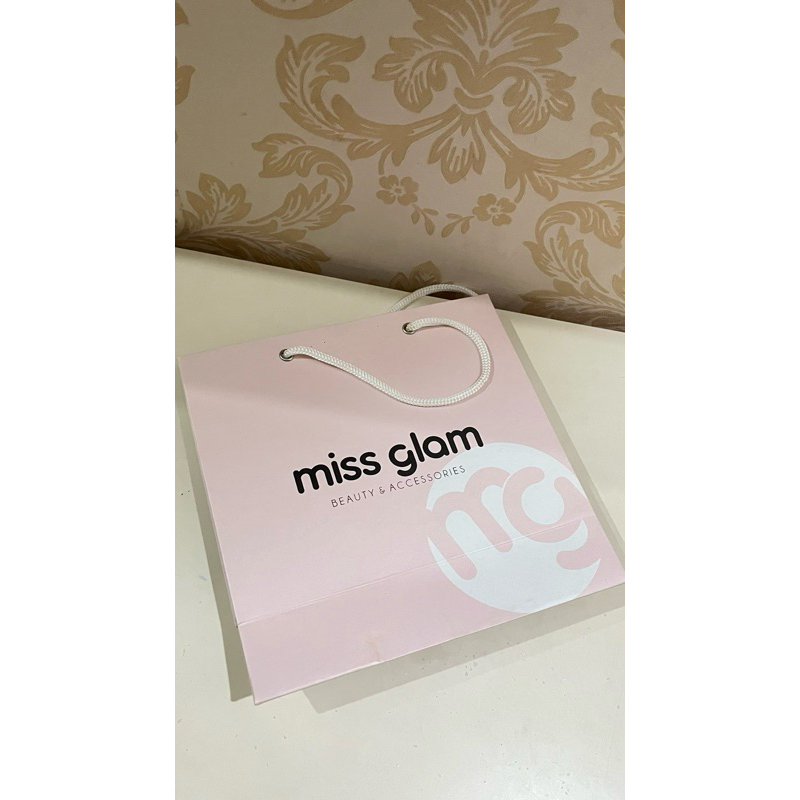 

NEW paper bag miss glam