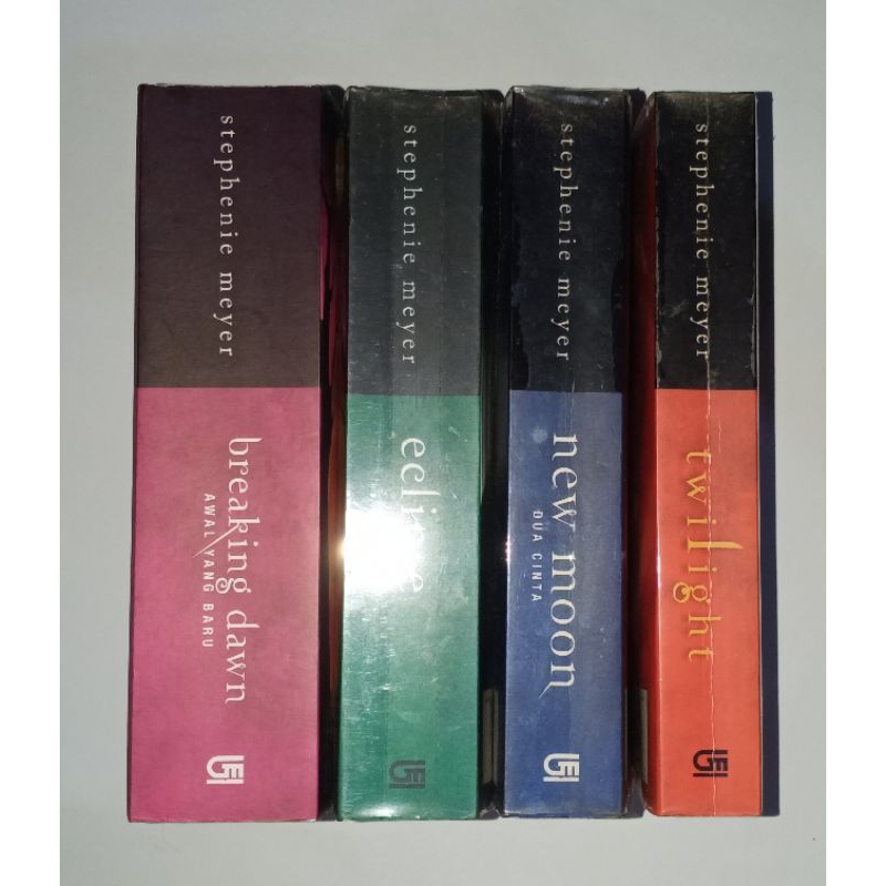 [PRELOVED] ORIGINAL - Best-Seller Twilight Saga (4 Books) by Stephenie Meyer