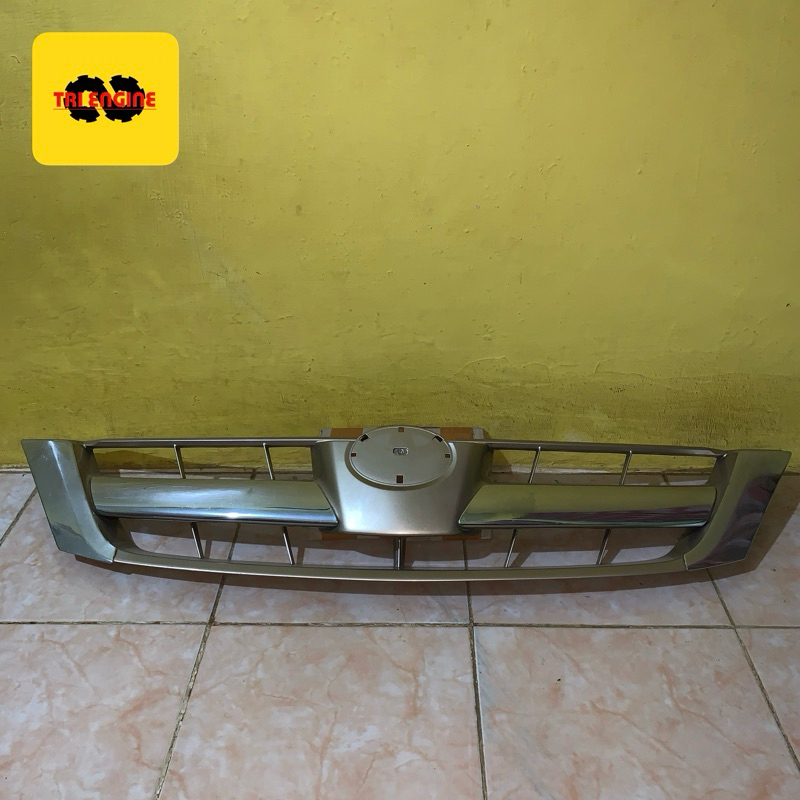 Grill Toyota kijang Innova tahun 2004 - 2007 original