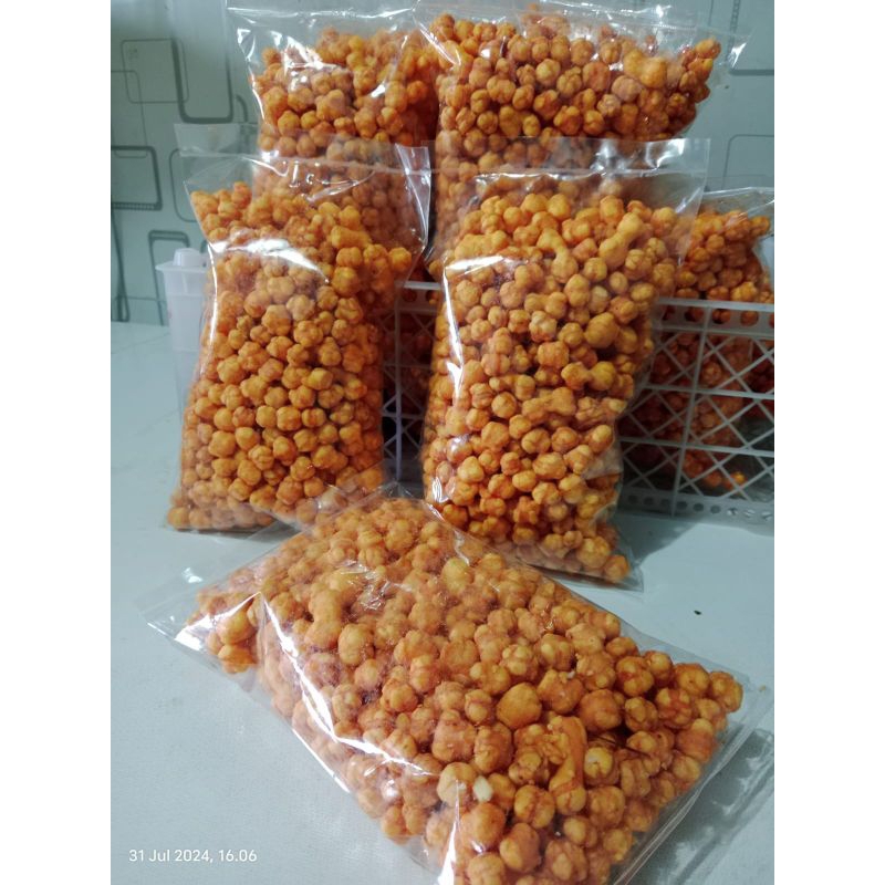 

camilan pilus pedas manis gurih