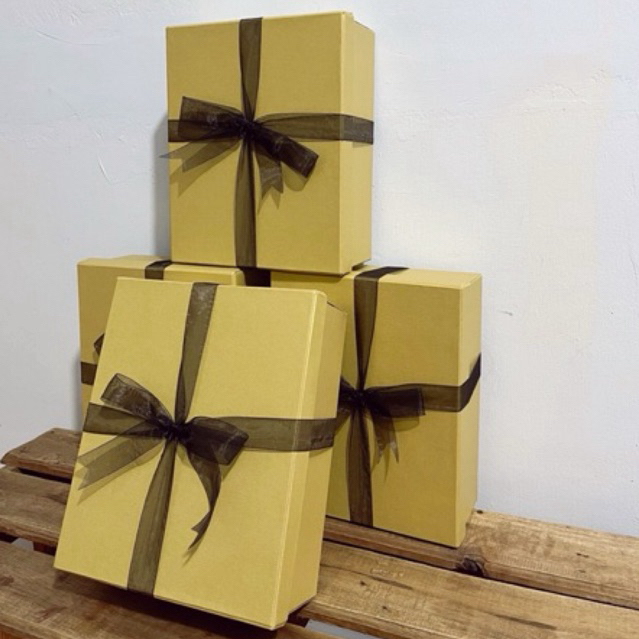 

Kotak kado/Hardbox/Giftbox/Hampers Gold uk 25x20x10cm