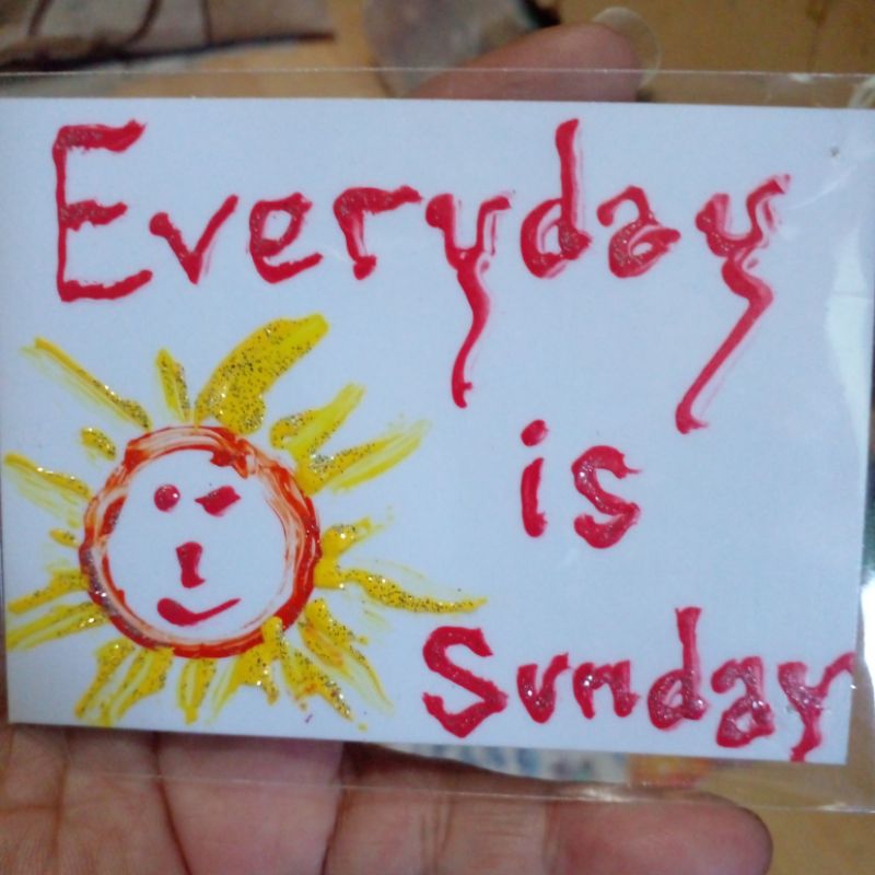 

British Sticker Timbul (Glitter) : Everyday is Sunday (tulisan tampak bersinar/ bercahaya/ kelap- kelip karena ditaburi bubuk glitter)