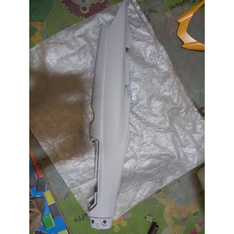Bodi belakang F1ZR Original copotan sebelah kanan saja