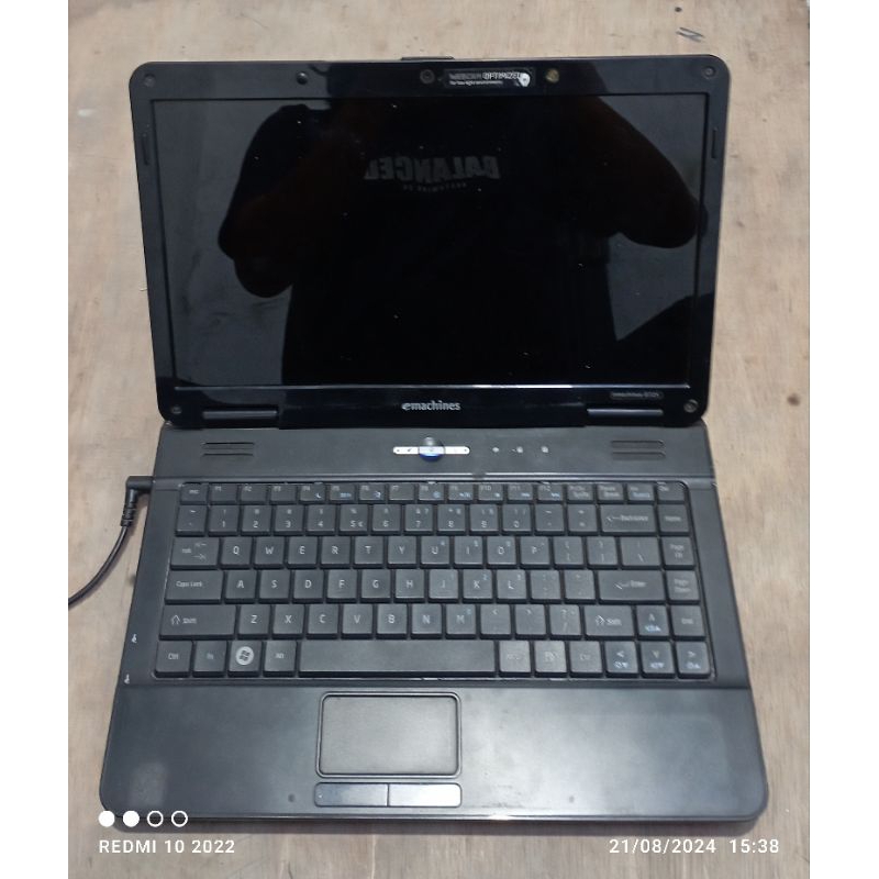 Laptop emachines D725/D525 series Intel Pentium DDR2 minus lampu backlite LCD mati