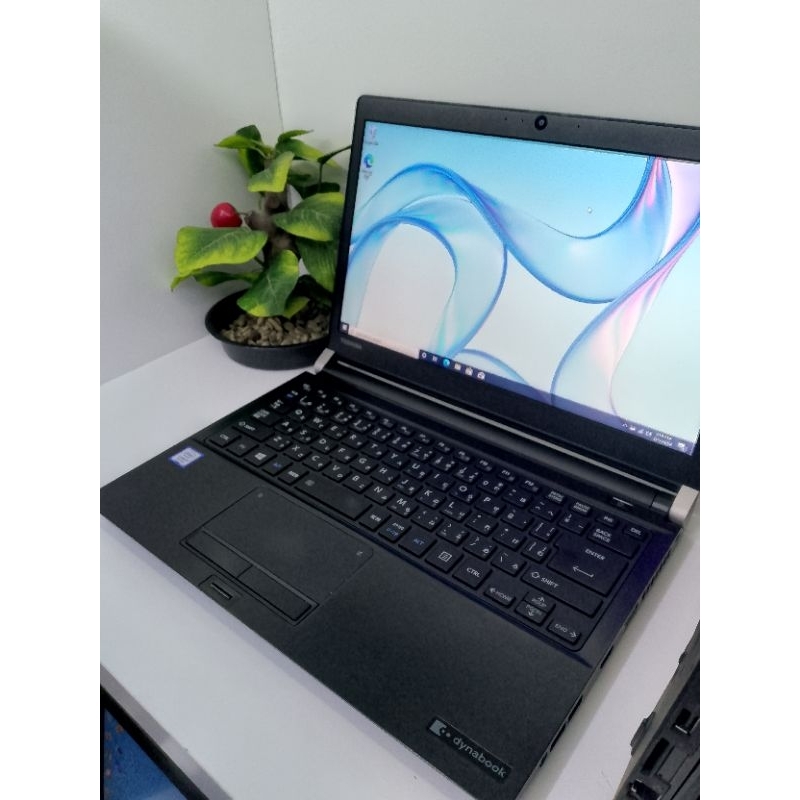 Toshiba dynabook R73 i5 gen 7//ram 8gb //SSD 256gb