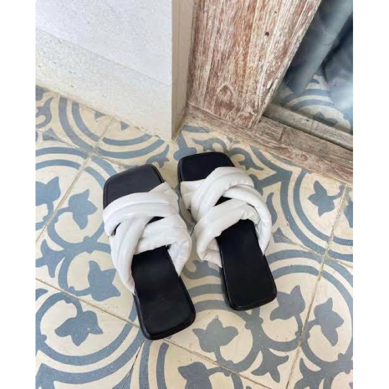 wearnadie pillow sandal preloved