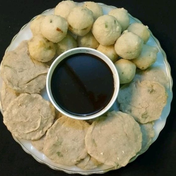 

pempek kulit dan pempek adaan