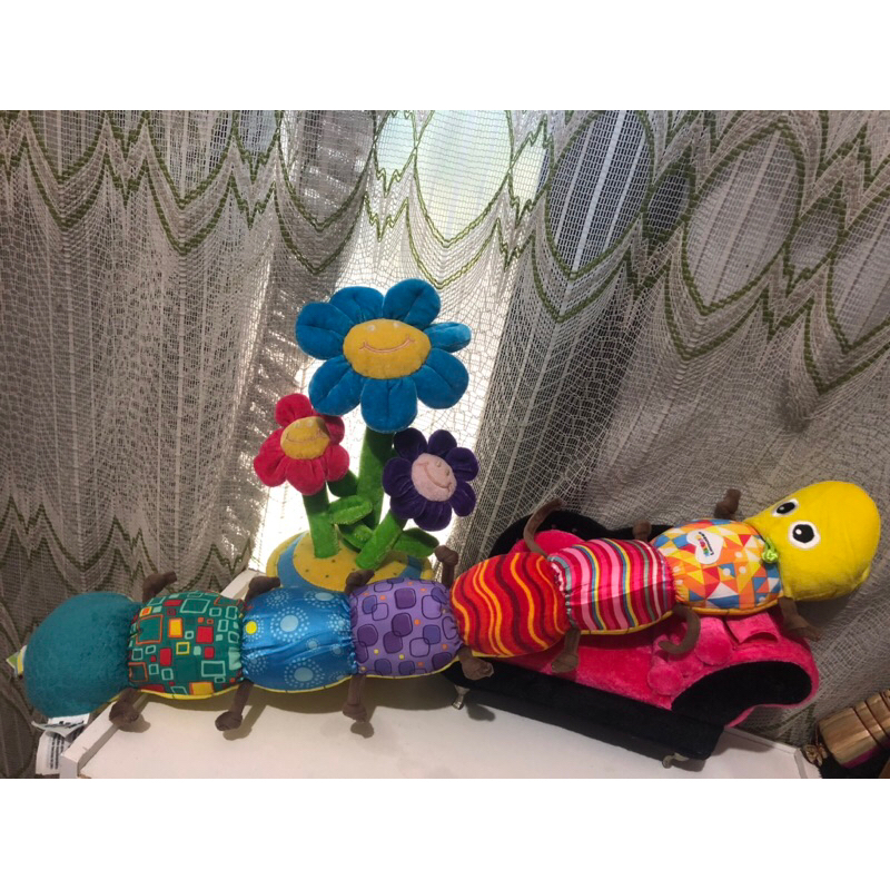 Boneka ulat ukur lamaze