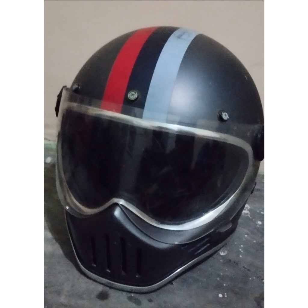 Helm cakil bekas