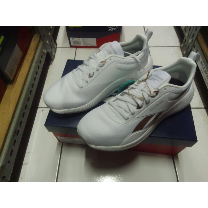 SALE‼️REEBOK WOMEN WHITE ORIGINAL STORE