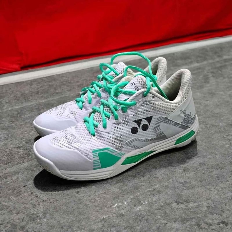 Sepatu Badminton Yonex Eclipsion Second Bekas 40