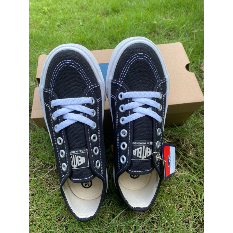 Sepatu Ventela Alpha Black Natural