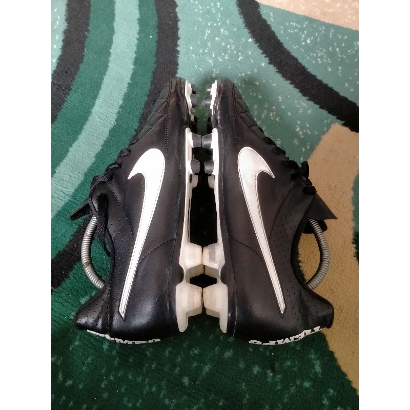 SEPATU BOLA NIKE TIEMPO NO 44 SECOND BEKAS ORIGINAL
