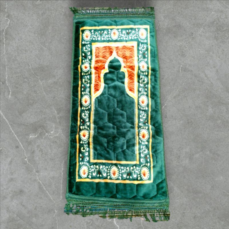 Sajadah tebal tanggung rumbai