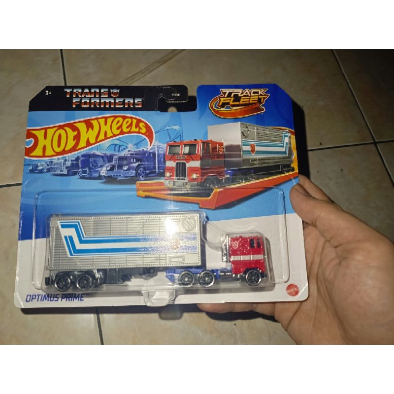 Hot Wheels Track Fleet Optimus Prime