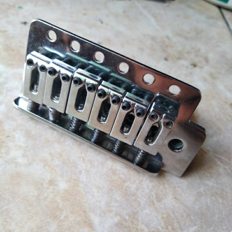 tremolo gitar listrik stratocaster ex. SQUIER korea
