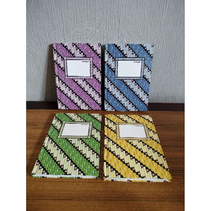 

Buku Hardcover Okey uk. Oktavo Bergaris isi 100 lembar Kecil (per 1 pcs) (Tema, Motif & Warna Acak)