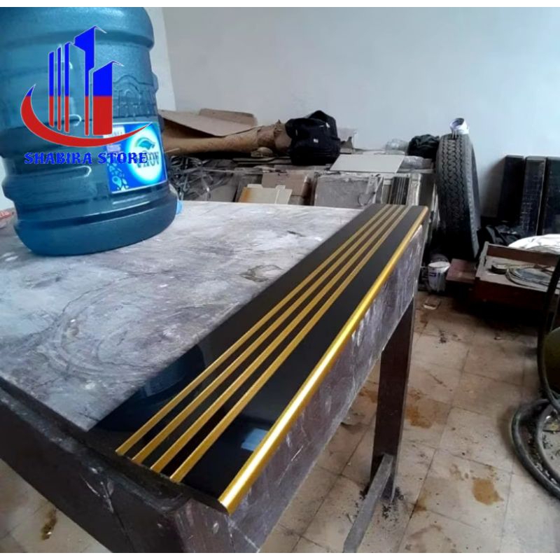 Granit list plint hitam polos stepsnosing gold 30×60 list plint dinding
