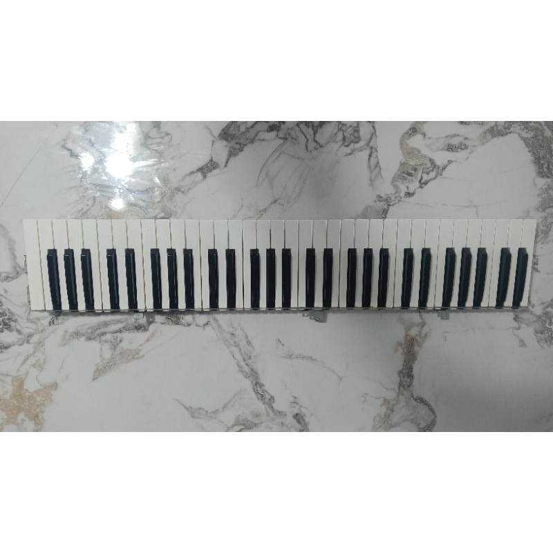 satu set tuts keyboard KN-7000 Kondisi putih dan mulus