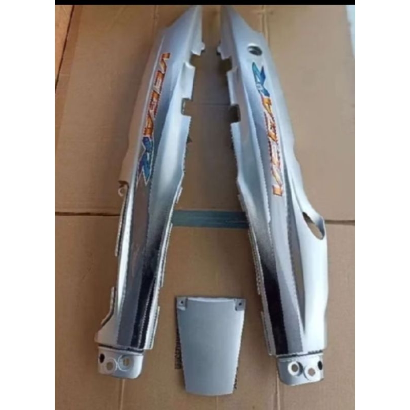 Cover body vega r lama warna silver