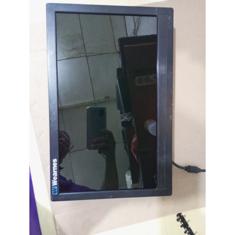 monitor pecah layar 19in