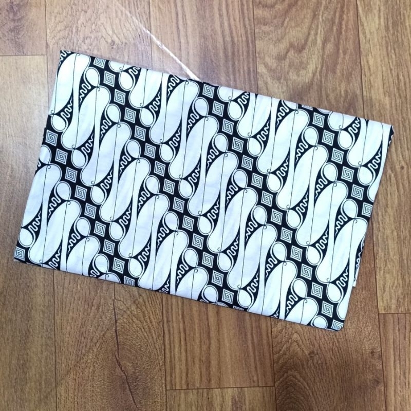 Kain Batik Jarik Wanita Motif Lereng Jogja Solo Katun Halus Latar Putih