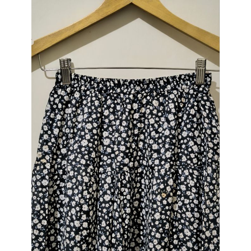 Preloved Rok Umpak Floral by GU Uniqlo