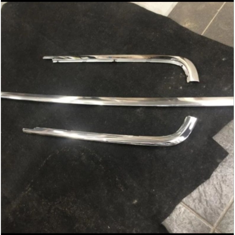 list chrome bumper belakang  mercedes benz  w124 original mercedes