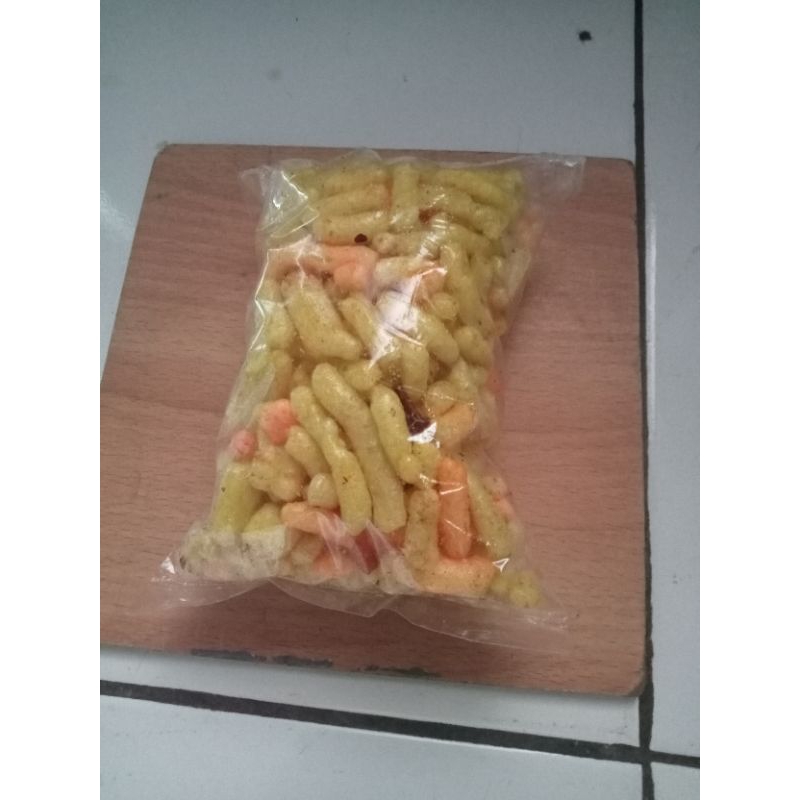 

CEMILAN KERUPUK MIE MERAH KUNING GURIH DAN NIKMAT