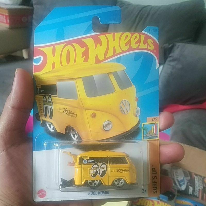 Hot Wheels Kool Kombi MOON EYES kuning / HotWheels Kool Kombi MOON EYES kuning