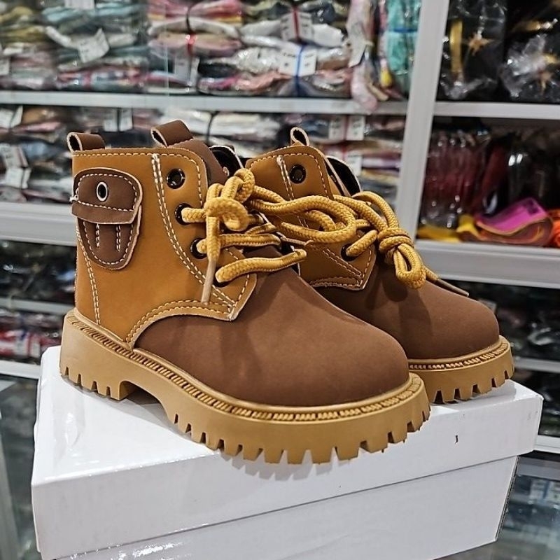 Sepatu boots anak laki laki