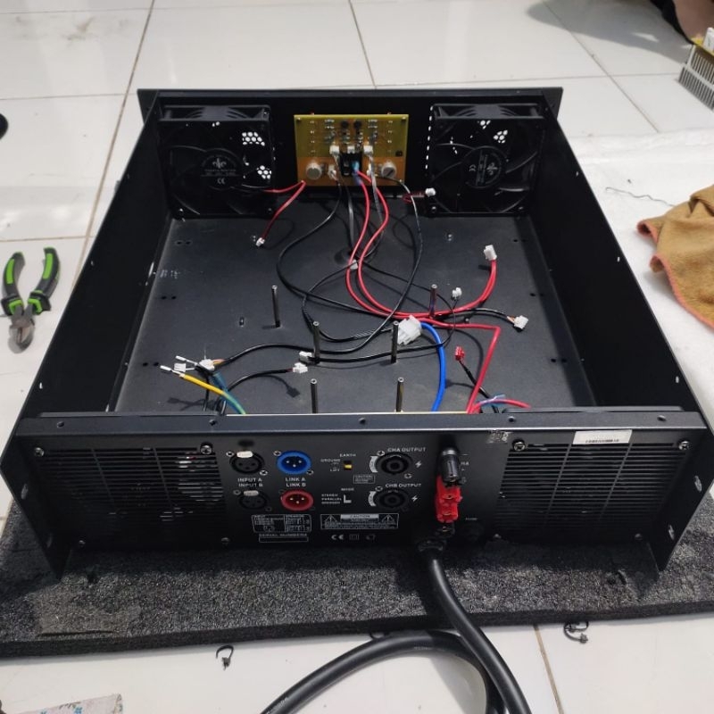 Ciasaatcisarua Box Power Amplifier Bu Body 3U 2 Ch Klas Gb Komplit Accesoris