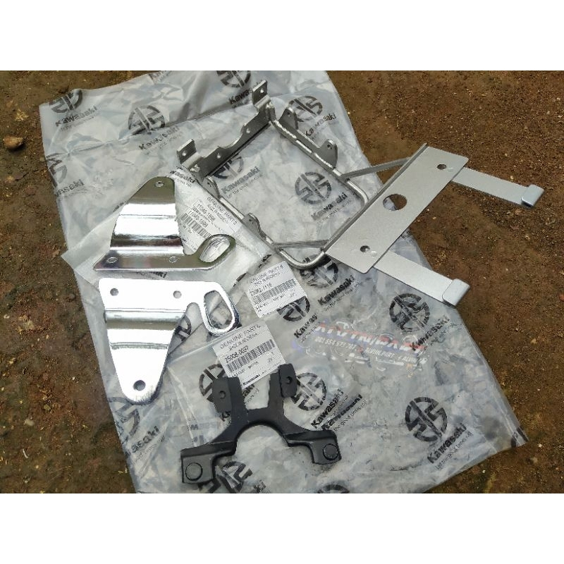 BREKET BRACKET LAMPU NINJA SS ORIGINAL SET BREKET KUPINGAN LAMPU NINJA SS ORI