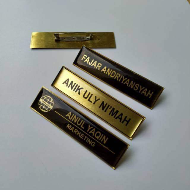 

NAME TAG BEBAS CUSTOM /NAMETAG KUNINGAN/NAMA DADA KUNINGAN/NAMETAG/NAMA DADA