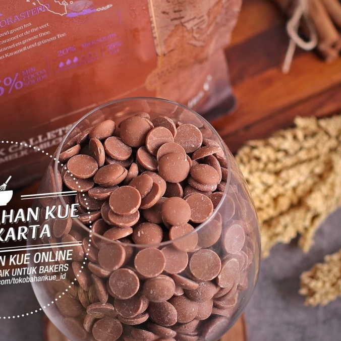 

Callebaut JAVA 32,6% 250gr Milk Chocolate Couverture Coin Cokelat Susu